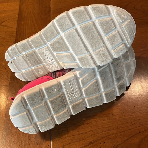 DANSKIN NOW Slip On Sneakers - size 4 - Picture 12 of 13
